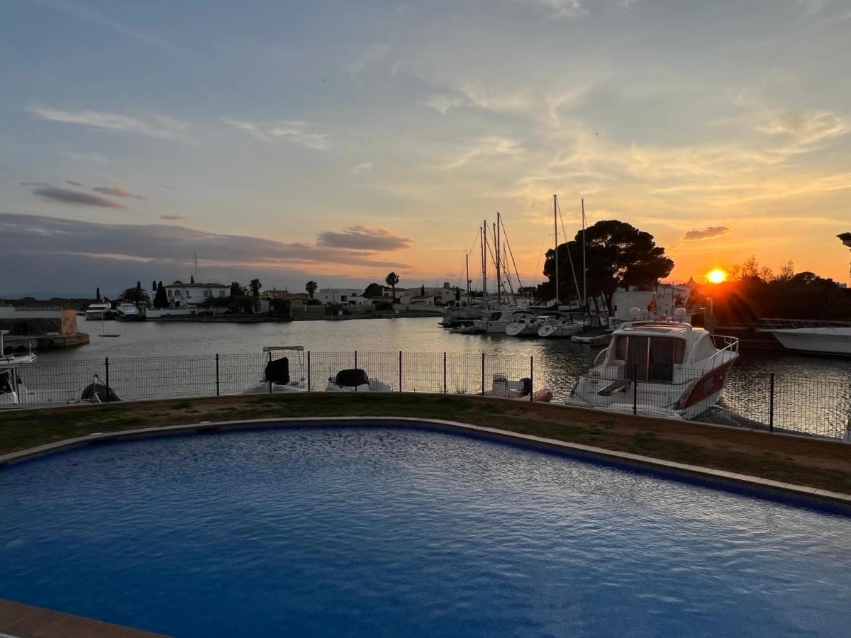Blau Apartamento Frente A Los Canales Y Las Puestas De Sol De โรเซส ภายนอก รูปภาพ