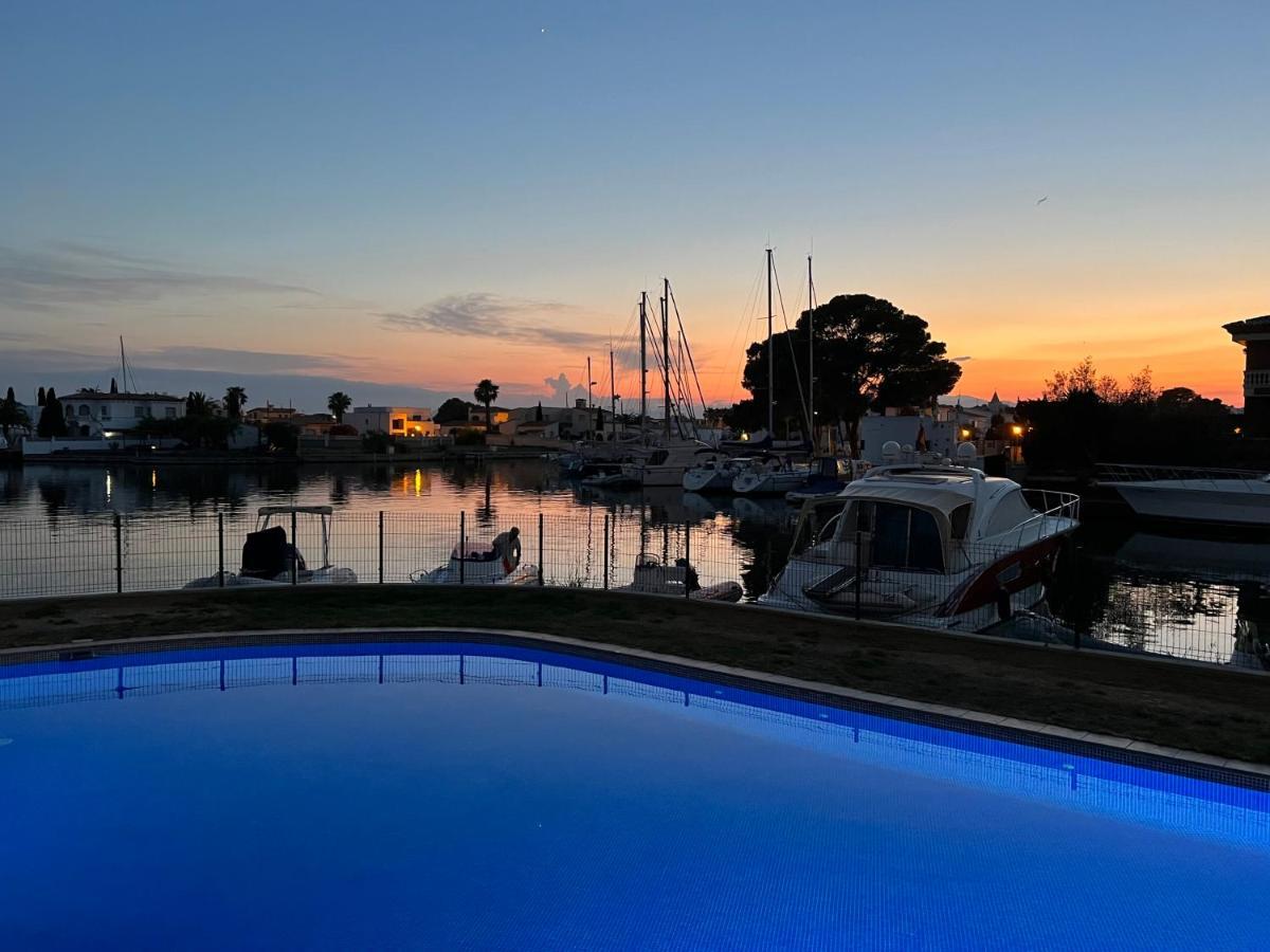 Blau Apartamento Frente A Los Canales Y Las Puestas De Sol De โรเซส ภายนอก รูปภาพ